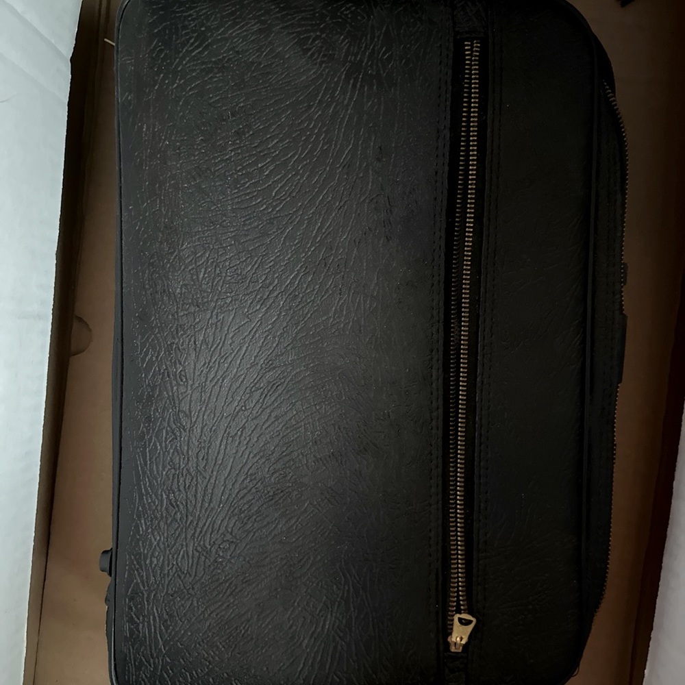 Armored luggage  Hawthorne California Vintage zip briefcase !! Amazing! leather